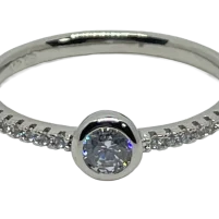 Anillo plateado de rodio