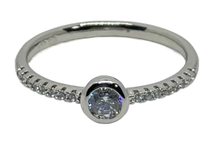 Anillo plateado de rodio