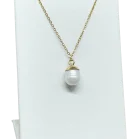 Collar dorado de acero inoxidable con perla-gallery-0