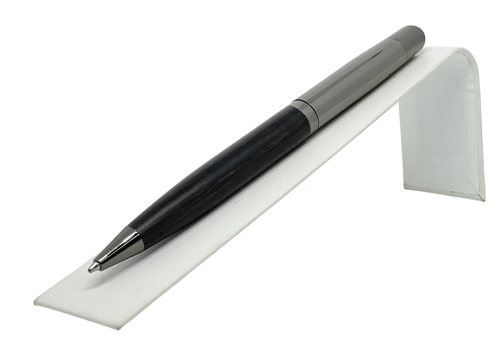Lapicero de metal gris con detalle madera