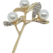 Prendedor con perlas blancas y brillantitos