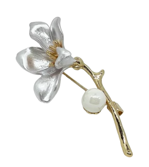 Prendedor dorado de flor