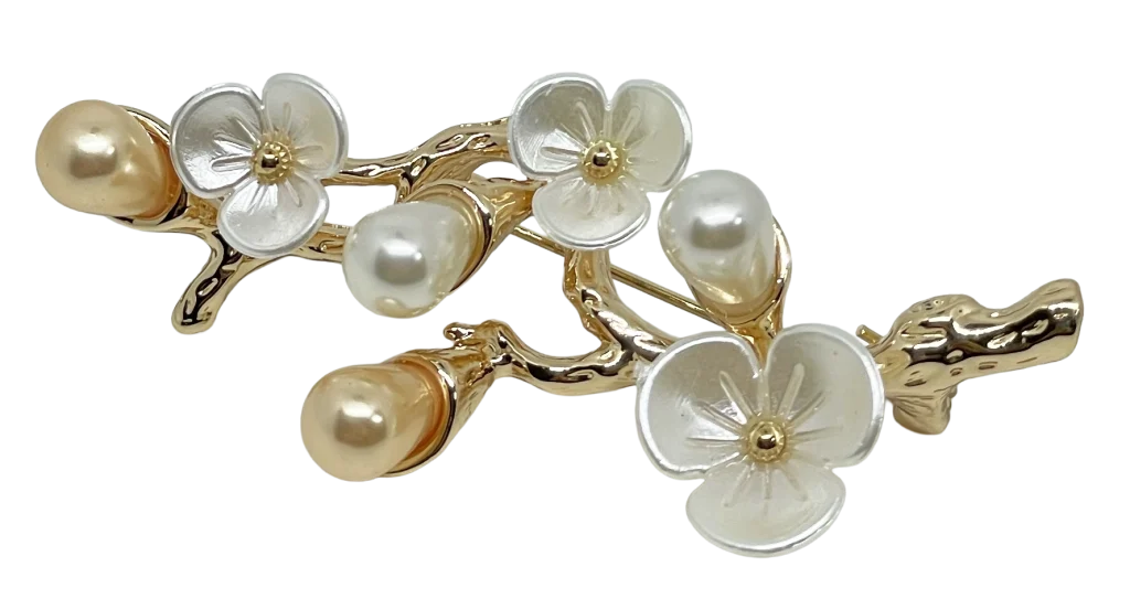 Prendedor dorado y beige con florecitas