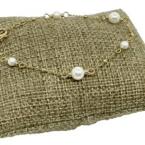 Pulsera con perlas blancas