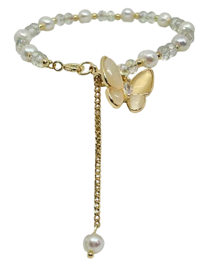Pulsera dorada ajustable con perlas blancas y dije de mariposa