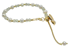 Pulsera dorada ajustable con perlas blancas y dije de mariposa-gallery-0