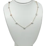 Set de collar y aretes dorados y perlas blancas-gallery-0