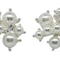 Arete plateado con perlas