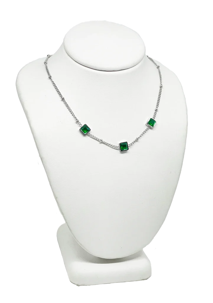 Cadena plateada de acero inoxidable con brillantitos verdes-gallery-0 Cadena plateada de acero inoxidable con brillantitos verdes-gallery-0