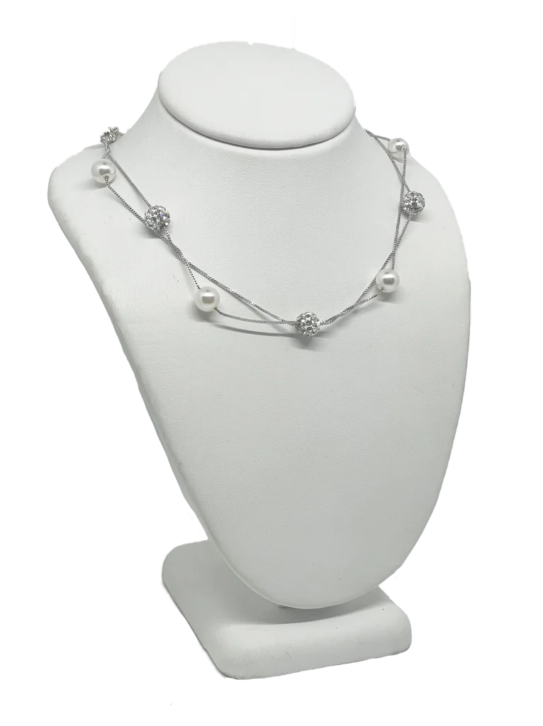 Collar plateado con perla y brillantitos
