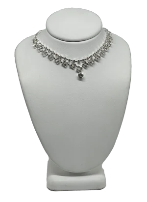 Collar de gargantía plateado con brillantitos choker