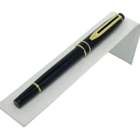 Lapicero negro con dorado de metal