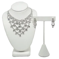 Set de collar y aretes de brillantitos