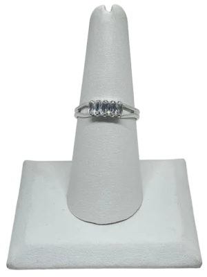Anillo ajustable plateado con brillantitos