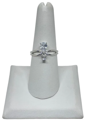 Anillo ajustable plateado con brillantitos