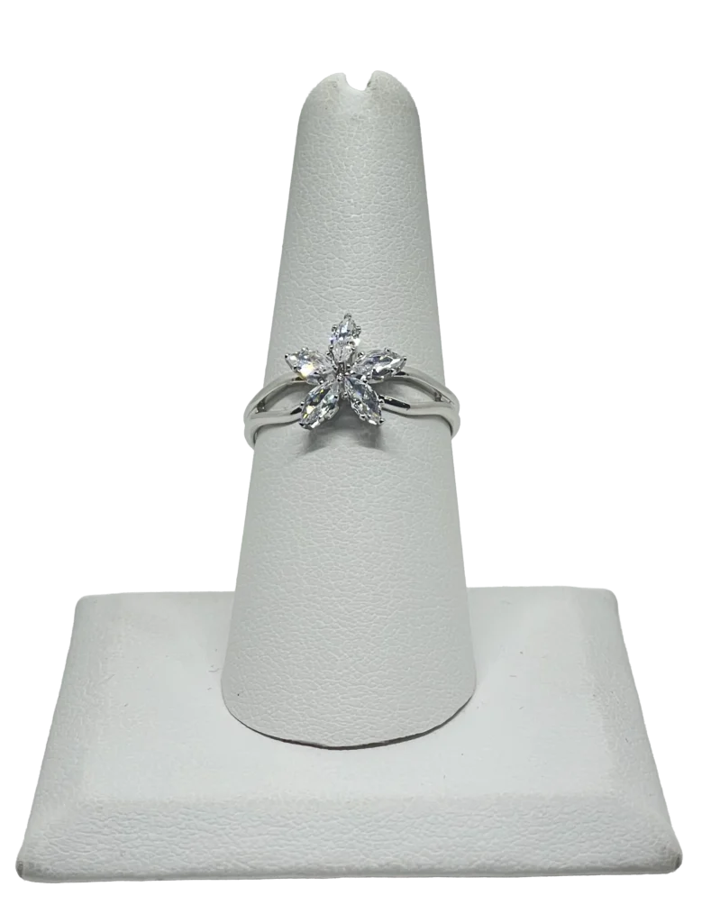 Anillo ajustable plateado con brillantitos