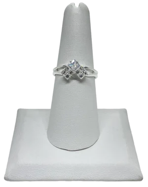 Anillo ajustable plateado con brillantitos