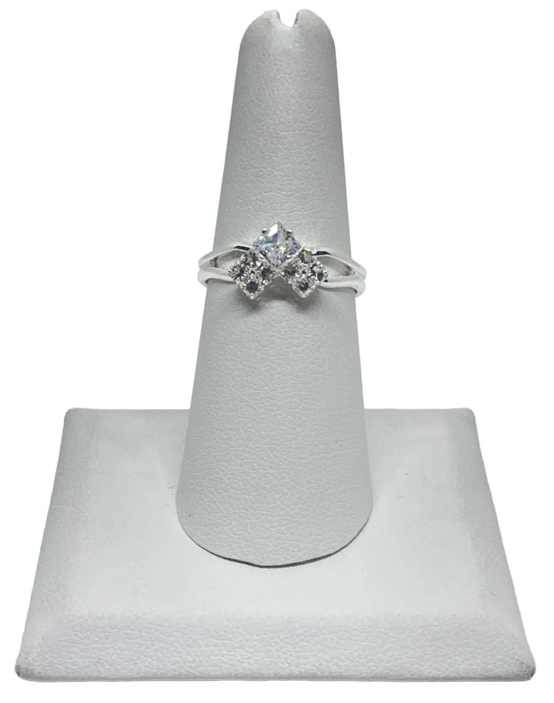 Anillo ajustable plateado con brillantitos