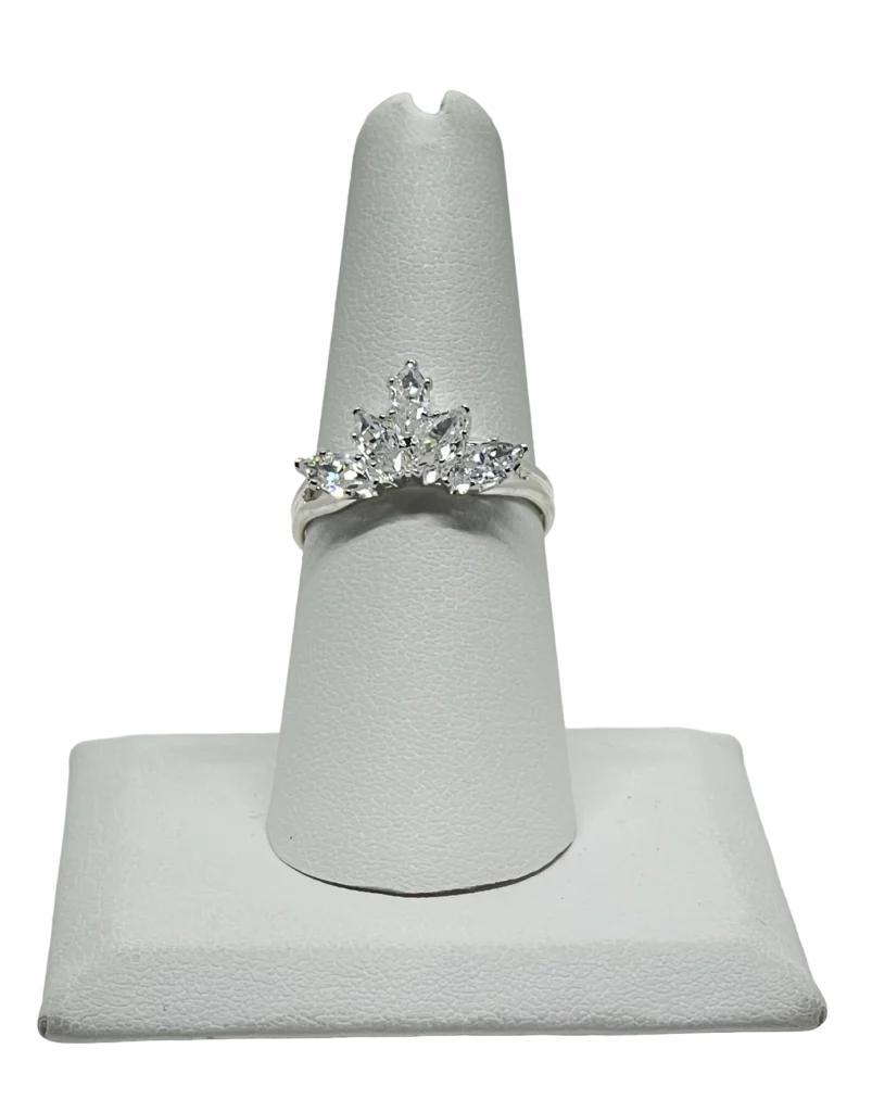 Anillo ajustable plateado con brillantitos