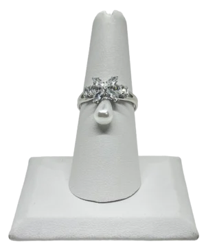 Anillo ajustable plateado con brillantitos y perla