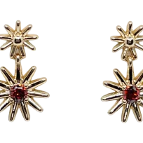 Aretes dorados de rodio con brillantito rojo