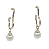 Aretes dorados de rodio con perla