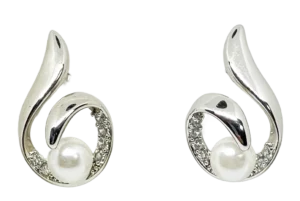 Aretes plateados de rodio con perla