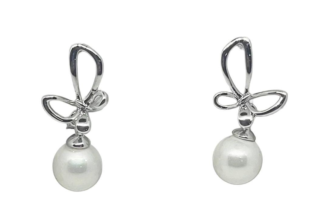 Aretes plateados de rodio con perla