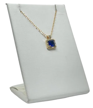 Cadena dorada de rodio con dije azul