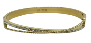 Pulsera de aro dorada de acero inoxidable cruzada con brillantitos