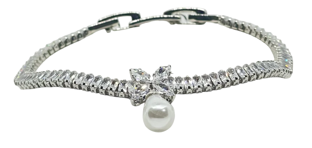 Pulsera plateada con brillantitos y perla