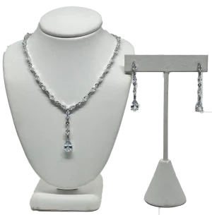 Set collar y aretes plateado con brillantitos