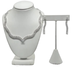 Set de collar y aretes plateado con brillantitos