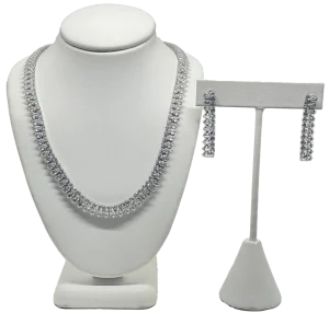 Set de collar y aretes plateados con brillantitos